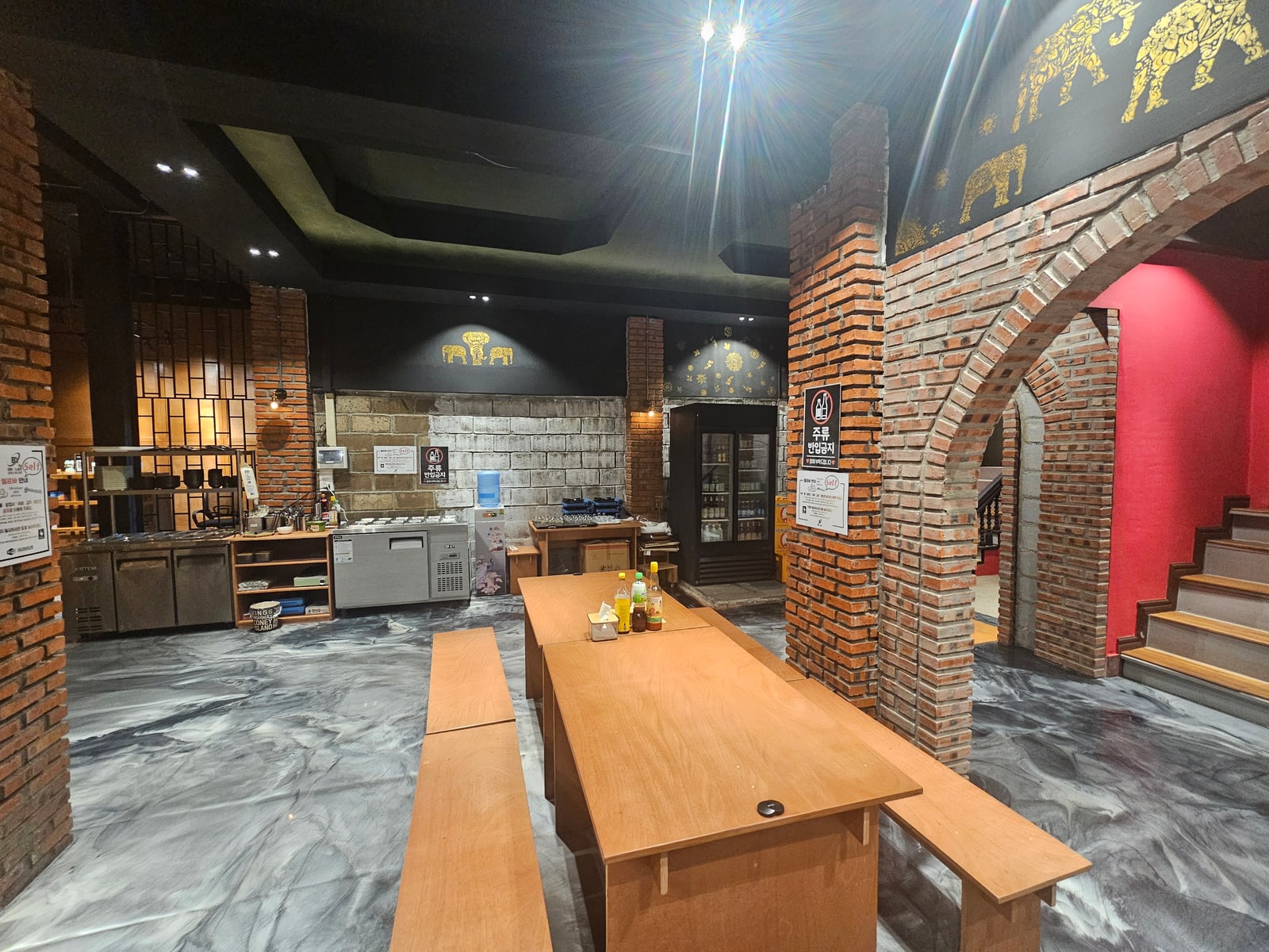 ภายในร้าน BY OnLao